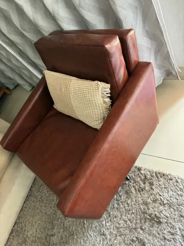 Poltrona giratória couro legítimo, super confortável