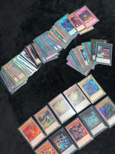 Lote de cartas Yu-Gi-Oh! (138 cartas)