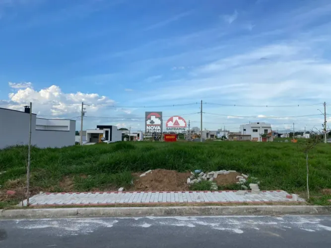 Terreno à Venda no Condomínio Residencial Bosque da Imperatriz