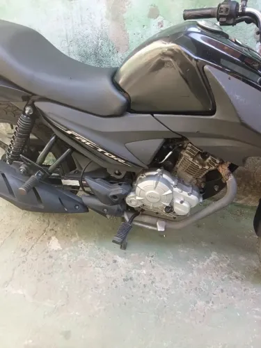 Vendo moto 125 2021 nada fazer , pegar e rodar