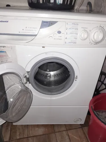 MÁQUINA DE LAVAR/CENTRIFUGAR ROUPAS
