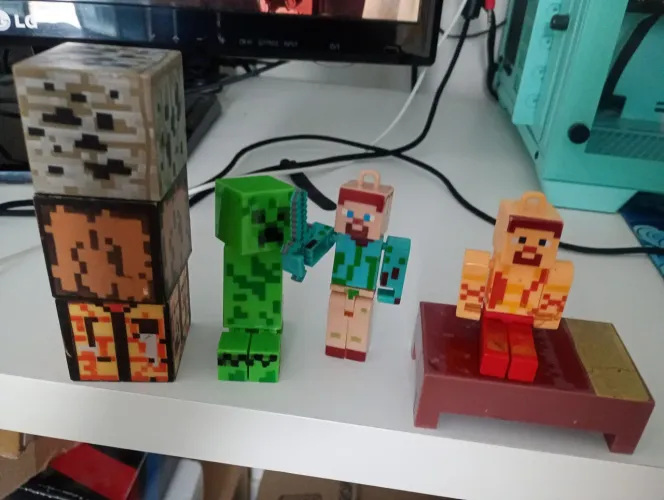 Brinquedo Minecraft completo com acessórios (DESAPEGO)