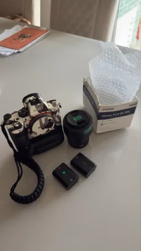 Sony A7 III + Sigma 30mm 1.4 + Grip + 2 Baterias | Kit Completo