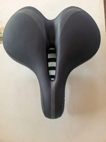 Banco de bicicleta higiene novo.