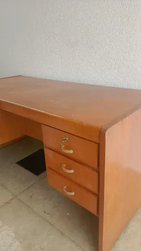 Mesa de escritório de madeira