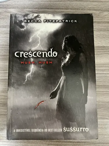 Livro Crescendo Hush, Hush