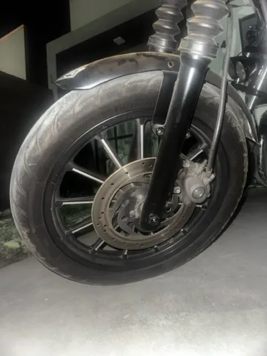 Rodar sportster iron 883 par, sem detalhes.
