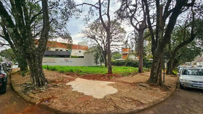 Terreno à venda no Centro em CASCAVEL por R$ 3.170.000,00.