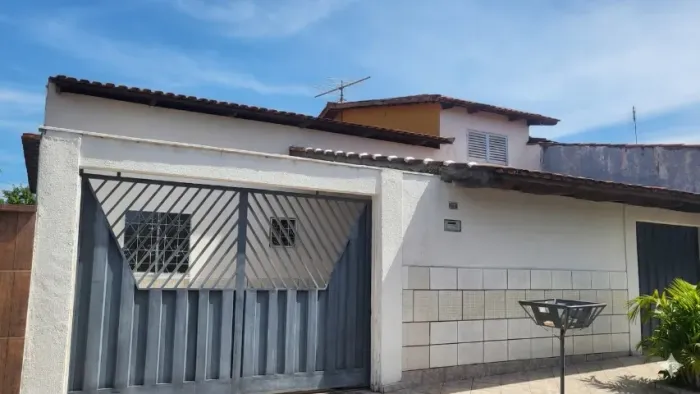 Casa Ampla Próxima a Assembleia/Fórum/Flamboyant/Paço - Com proprietário