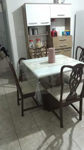 MESA COM 4 CADEIRAS