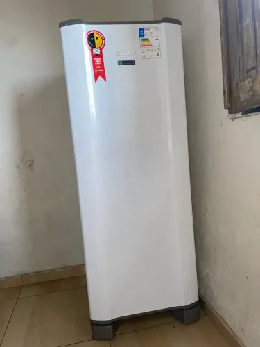Vendo Geladeira (Esmaltec)