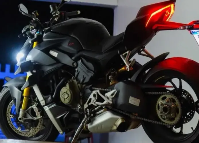 Ducati V4s impecável 