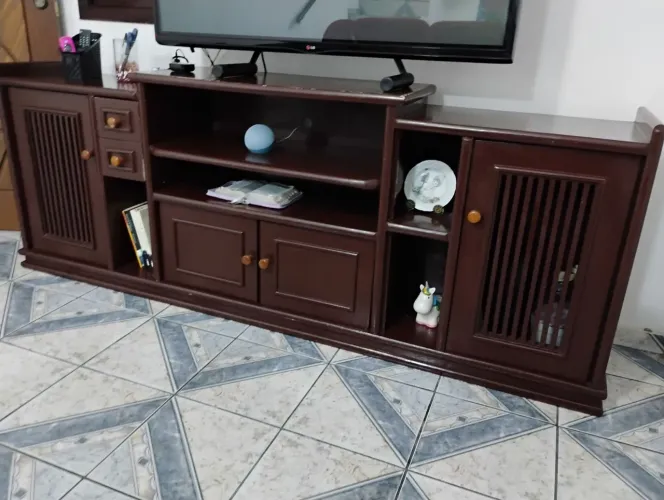 Desapego Urgente: Rack para TV com Portas e Prateleiras - Apenas R$ 180