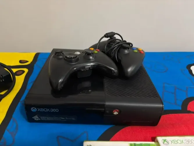 Xbox 360 Super Slim + 2 Controles + 4 Jogos Originais