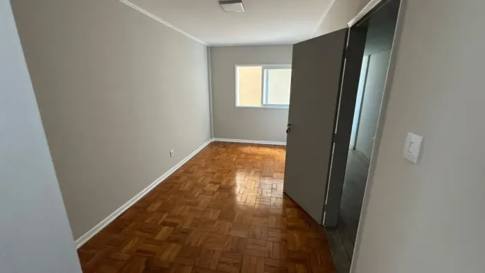 Apto 2 Dorm 50m² à 650 metros do Metro São Joaquim no bairro Liberdade