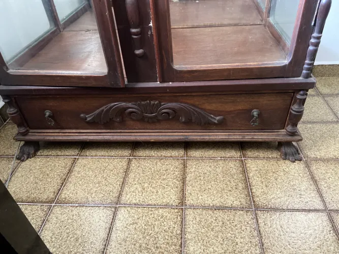 CRISTALEIRA JACARANDÁ, PATA DE LEÃO
