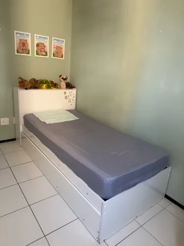 Vendo cama infantil com baú, cama auxiliar e guarda-roupa 03 portas