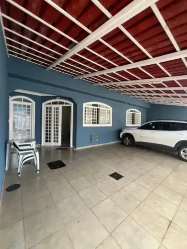 VENDE-SE EXCELENTE CASA ACABAMENTO DE PRIMEIRA