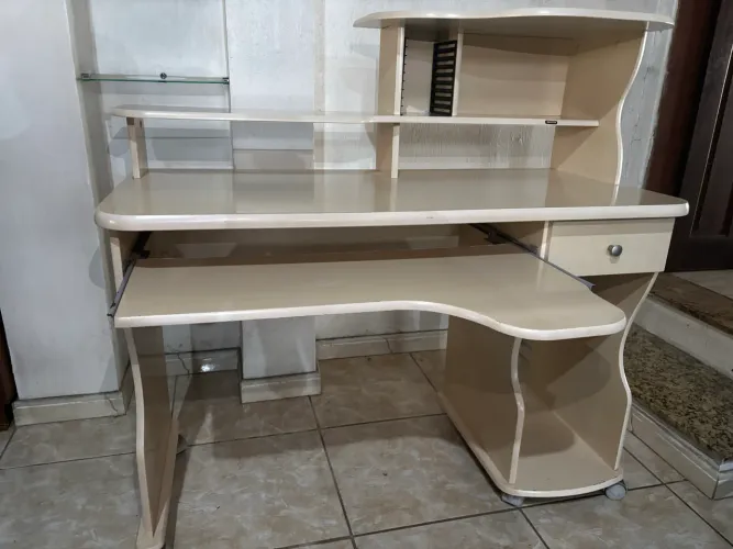 Mesa para pc com rodinha