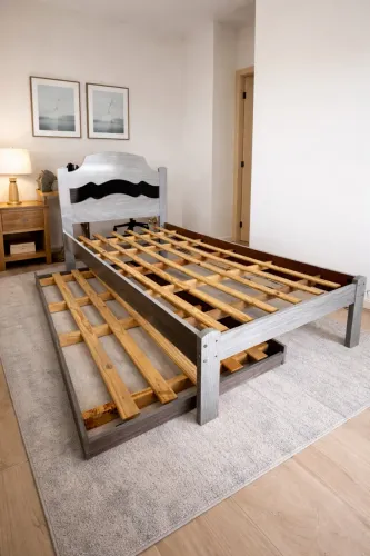 Cama de solteiro com bicama