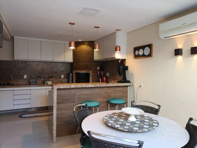 Casa dos Sonhos em Condomínio Fechado!