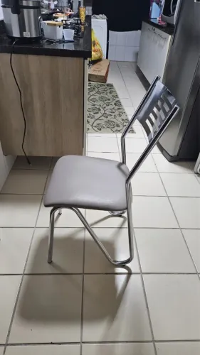Mesa com 4 cadeiras
