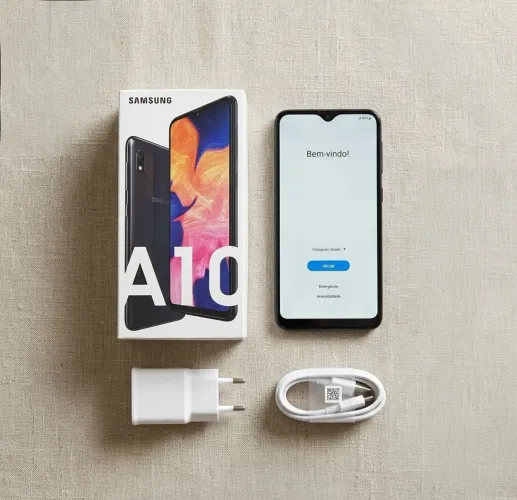 Smartphone Samsung Galaxy A10 32GB Preto - Perfeito Estado (Com Caixa e Carregador)