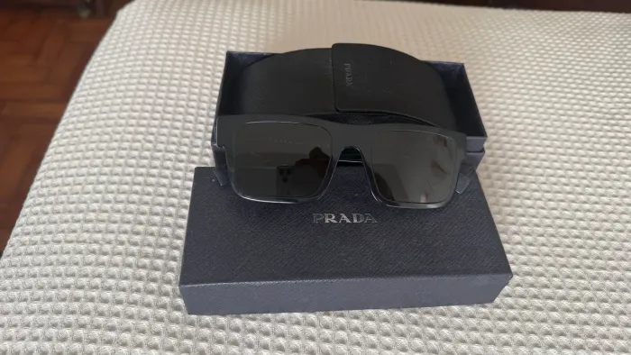 Óculos Prada