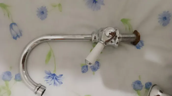 Conjunto de peças para banheiro com toalheiro, papelareiro, e torneira Deca Belle Epoque t