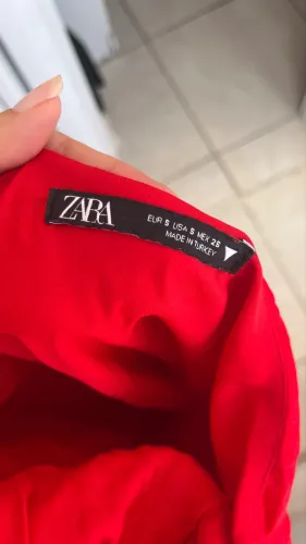 Vestido Zara vermelho cetim tamanho P
