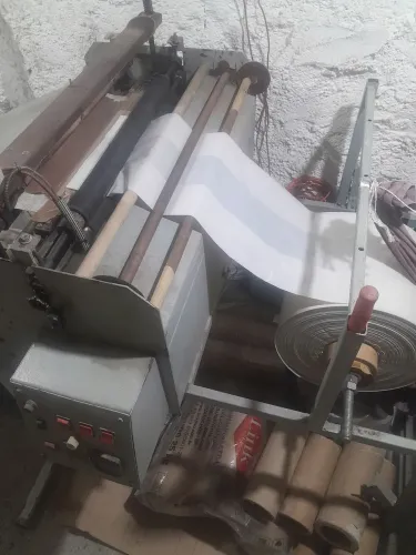MAQUINA CORTE E SOLDA