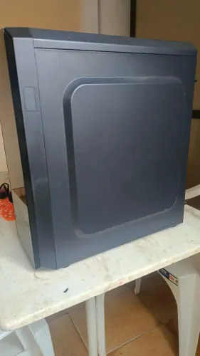 Caixa para desk top preta com vidro lateral escuro