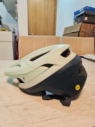 Capacete Specialized Camber