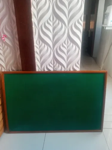 Quadro de aviso veludado antigo. 1.19x 77cm