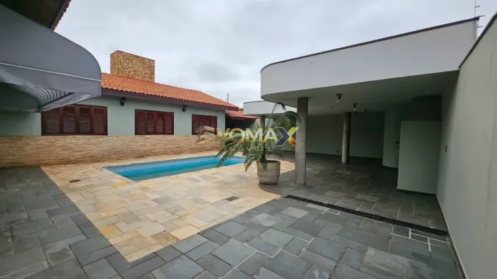 Casa para locação comercial com 5 salas e piscina, Vila Aparecida, Itapetininga, SP