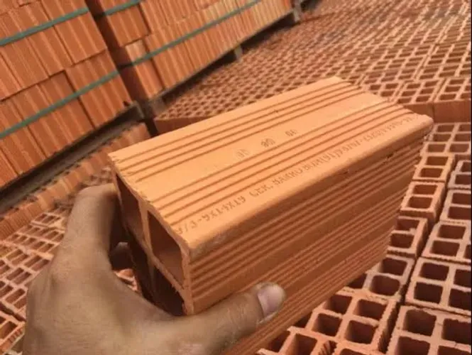 Tijolo de 6 furos 750