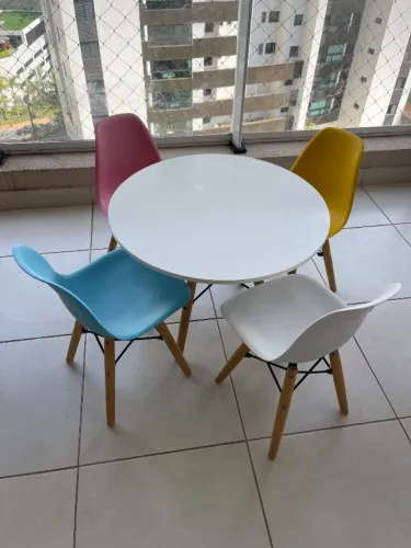 Conjunto mesa e cadeiras Charles Aemes Eiffel 