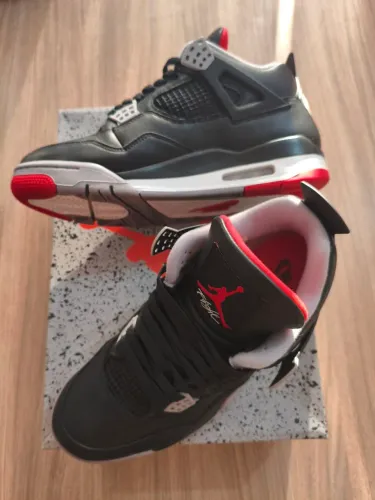Air Jordan 4 Bred