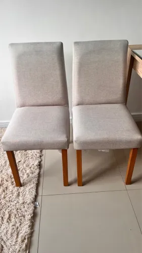 Mesa com 4 cadeiras seminovo