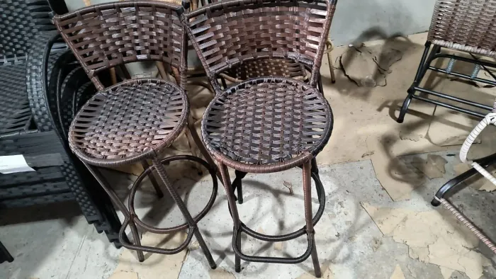 Banquetas em fibra sintética