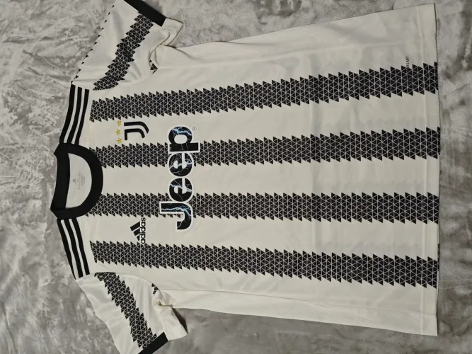 camisa adidas juventus 22/23 branca M