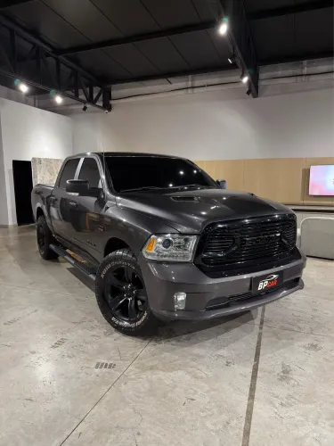 Ram Classic Laramie Night Edition 5.7 V8 16V Gasolina 4X4 Aut. 2022