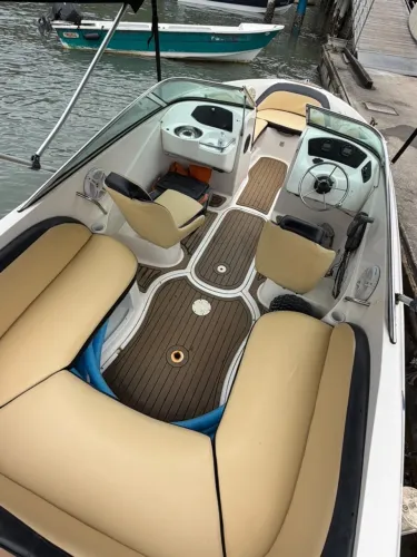 Lancha Ventura comfort 195 com motor 90 hp 4 tempos
