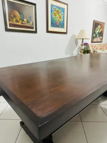 Mesa retangular de madeira imbuia