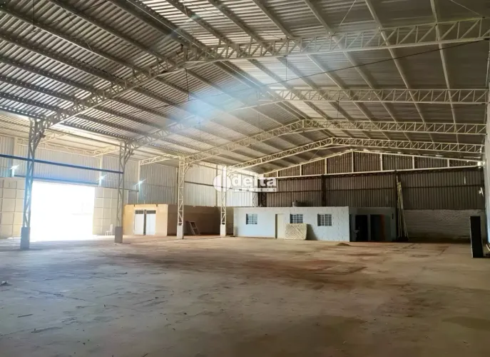 Galpão disponível para locação no bairro São Jorge em Uberlândia-MG