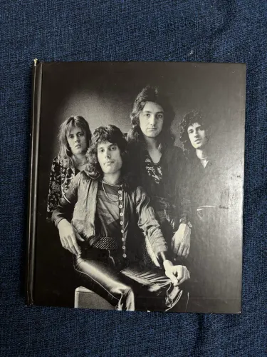 Livro Queen com fotos inéditas para colecionador