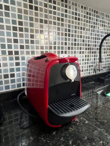 CAFETEIRA DELTA Q
