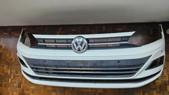 Para-choque VW Polo Highline 2018 a 2022 completo com todas as grades, frisos e emblemas. 