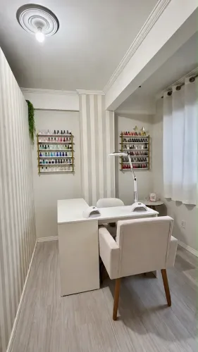 Mesa manicure / porta esmalte 