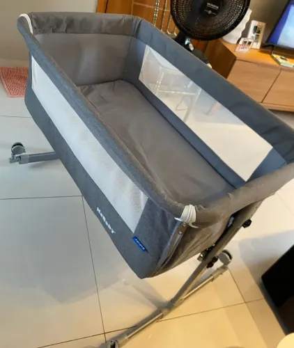Berço para bebê com 2 modos.